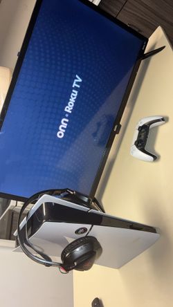 PS5 & ROKU TV