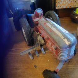 HUBLEY vintage Farmal Die Cast Metal Tractor