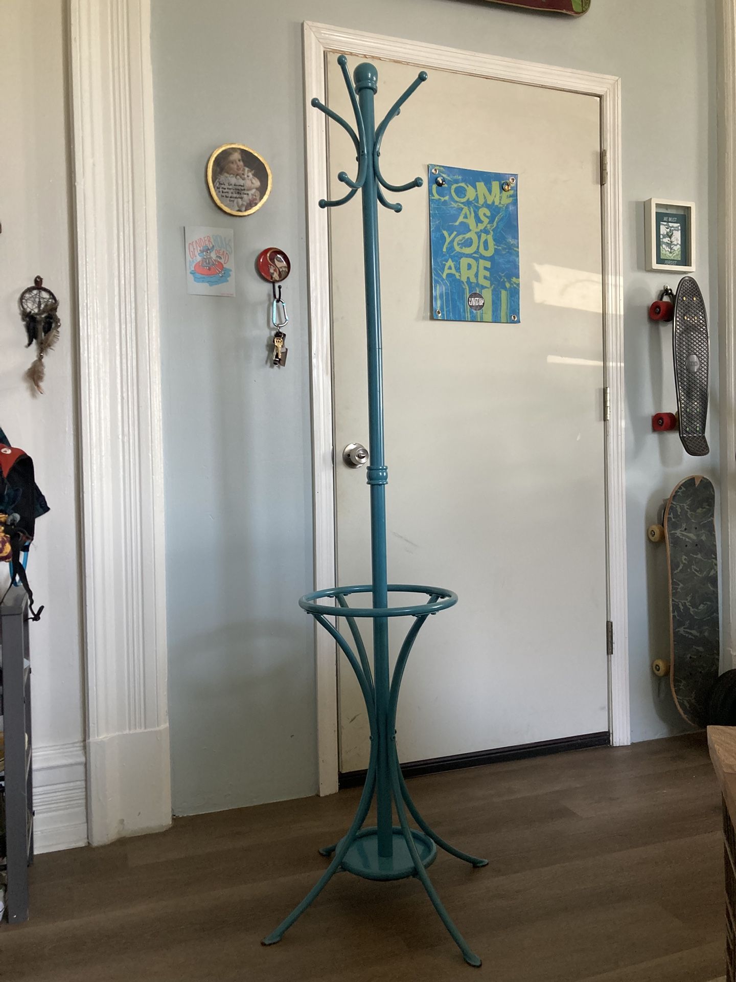 Standing Coat Hanger