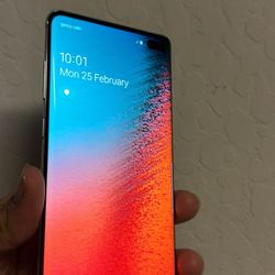 Samsung Galaxy S10+ Plus. Like New And Unlocked! With Free 1 Month Verizon!