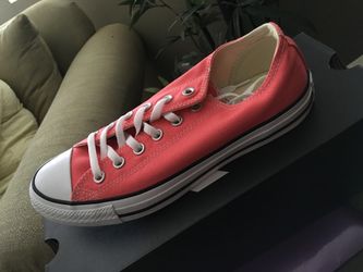 New converse women’s size 9.5