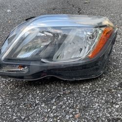 Mercedes driver’s side headlight