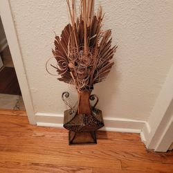 Vase With Decoration 
