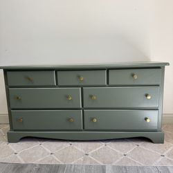 Gorgeous green 7 drawer wood dresser