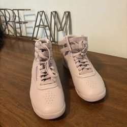Reebok Sneakers