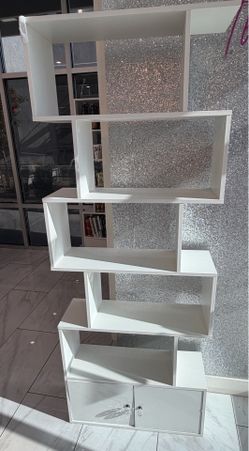 Bookshelf storage