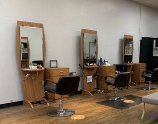 Salon Station For Sale