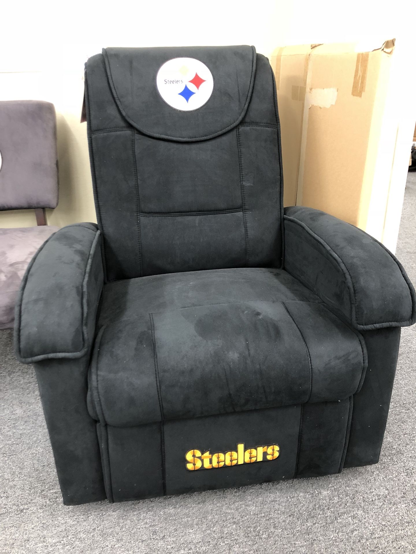 New! Pittsburgh Steelers Recliner - NFL Officially Licensed Product - Sells for $499!