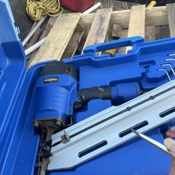 Nails Guns / Pistolas De Clavos 