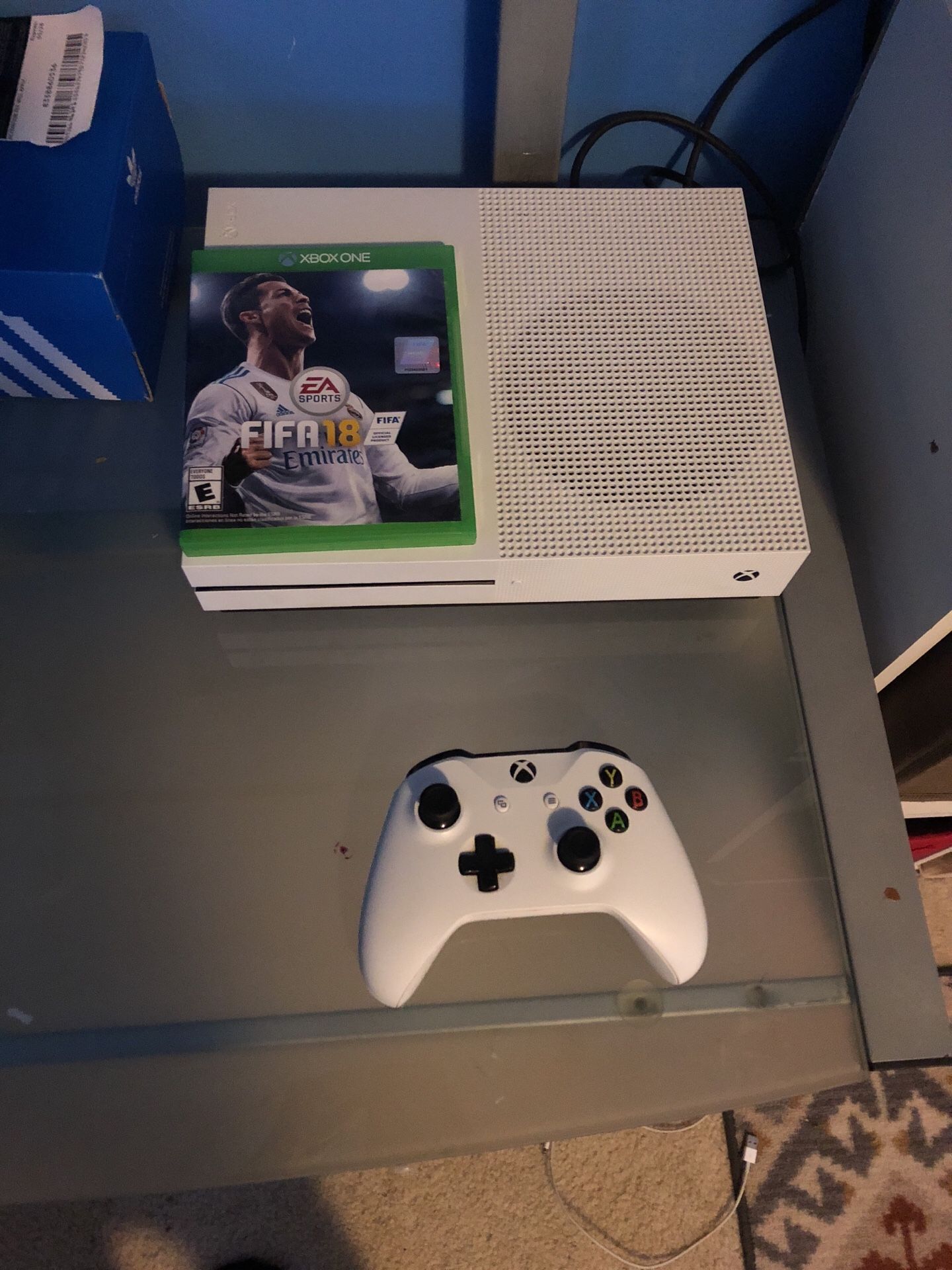 Xbox ones comes with fifa 18