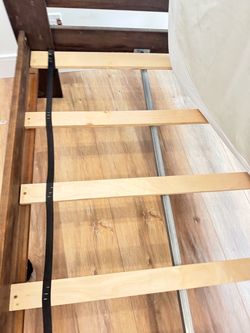 $100 Frame and mattress twin size
