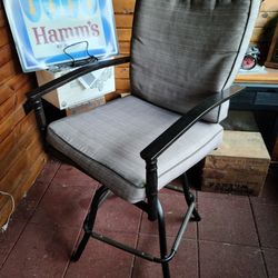 4 Swivel bar stools with cushions..very Good Condition 