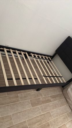 Bed frame twin