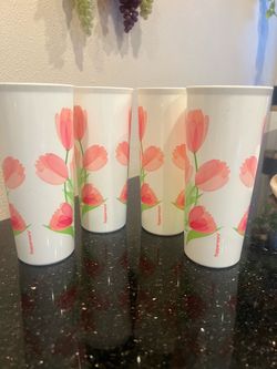 VTG 4 Tupperware Springtime 16 oz plastic tumblers featuring a retro pink tulip.