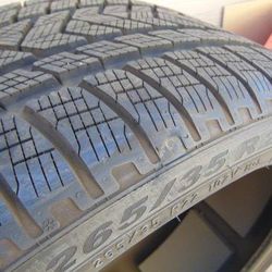 4 New Old Stock 265 35 22 Pirelli Scorpion Winter Tires 102V XL Date 2020