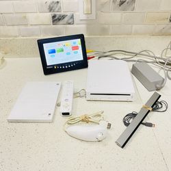 Nintendo Wii RVL-001 (USA) Console and All Cords with Wii controller, Wii Sensor Bar, Wii Nunchuck and a random game disc. Console is fully tested, wo