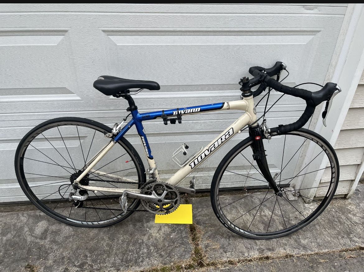 REI Novara Divano Road Bike - Size small 48”