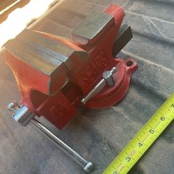 Used 4.5 Bench Vise