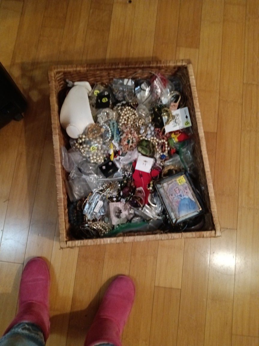 20 Lb Basket Full Of Vintage And Costume Jewelry