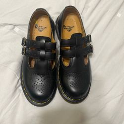 Dr. Martens Size 7us 