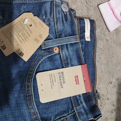 Women's Levi jeans