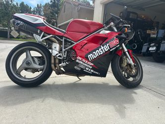 Ducati 748 SS