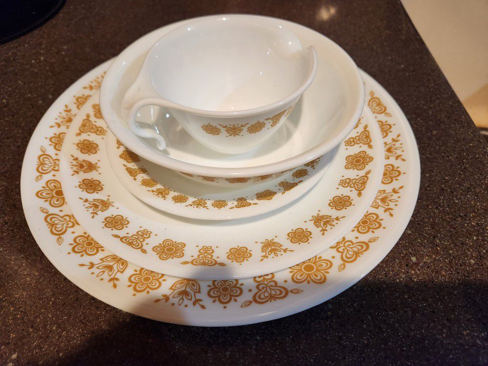 Butterfly Gold Dinnerware Set And Bowl