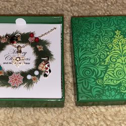 Wreath Necklace and Earring Set (necklace with 4 charms/4 post earrings)