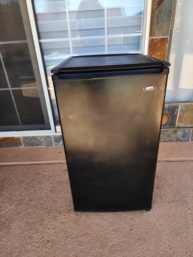 Black Mini Refrigerator