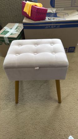 Ottoman/Banco de almacenamiento color crema con patas doradas