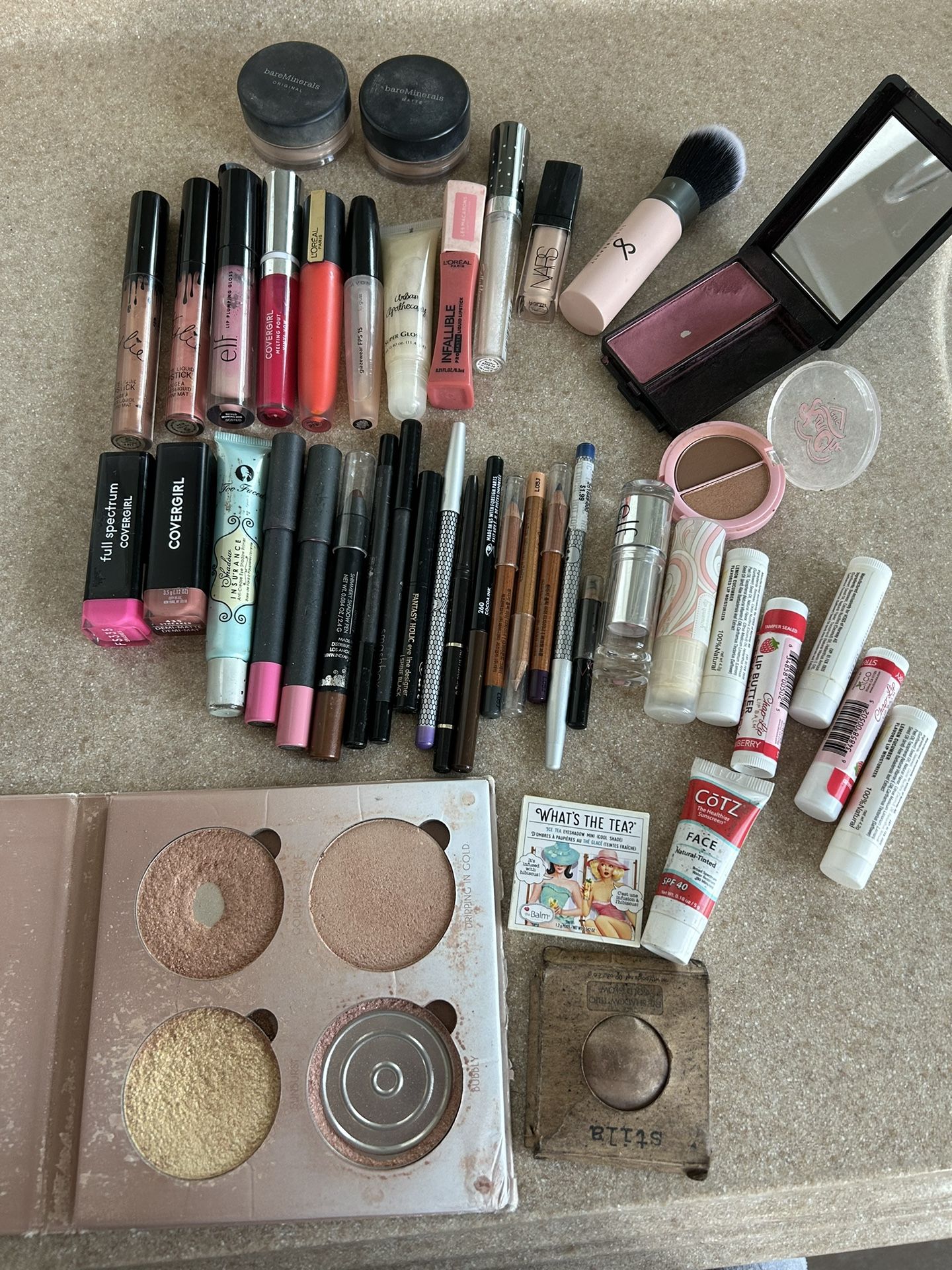 Lot Of Make Up 