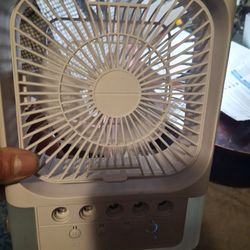 A personal multi speed , durable and directional u s b fan