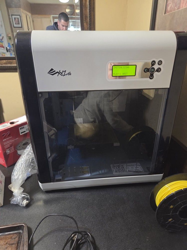 XYZ Davinci 1.0 A 3D Printer With 3 Spools Of Filament