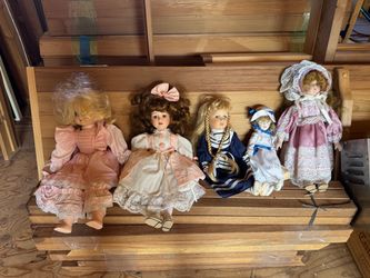 5 old dolls