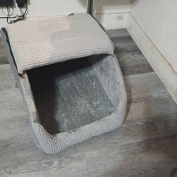 Pet House For Dogs And Cats Need Gone Asap