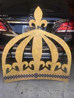 Crown for candy bar