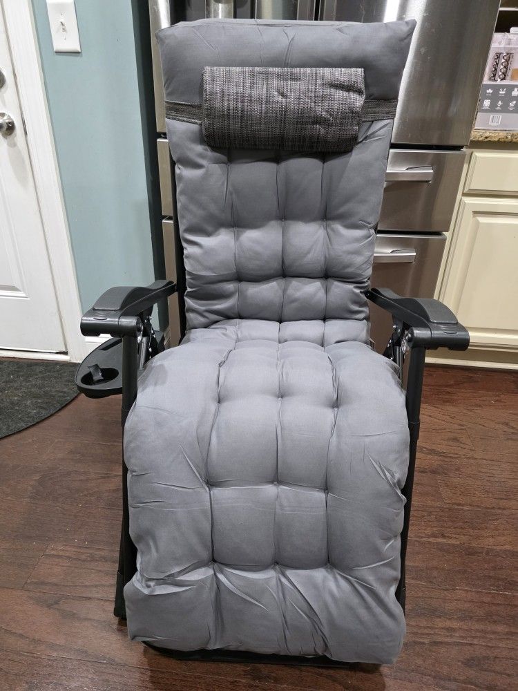 Reclining Chair For Inside and Outside The Home.