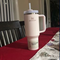 rose quartz Stanley 40 Oz NEW