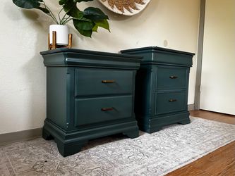 🪴 Gorgeous Solid Wood Dark Green Vintage Nightstands! Delivery Available! 👀