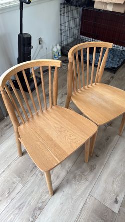 Article table and chairs