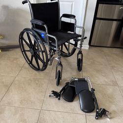 Wheelchair With Foot/Leg Rests