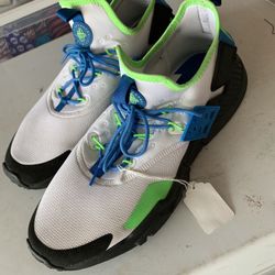 Men’s Nike Air Huarchae Basketball Sneakers Model AH7334-102  Size 13 