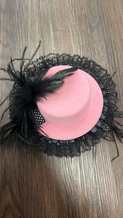 Pink clip on flapper hat