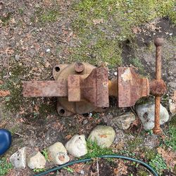 Vise  Combination  Vintage  C Parker grip Table Top  Metal