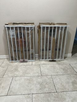 Extra Wide Safety Gate / Pet Gate - Fits Openings 24” - 40.5”