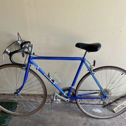 Vintage 1980s Miyata 1024 road bike.