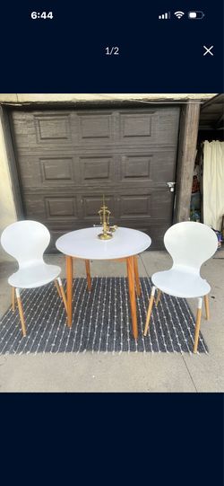 Dining table for 2 like new!