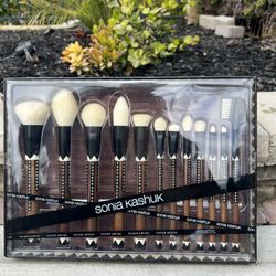 Brand New Makeup Brush $10