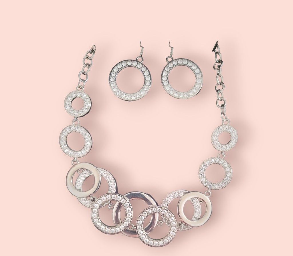 Circle Rhinestone Necklace 