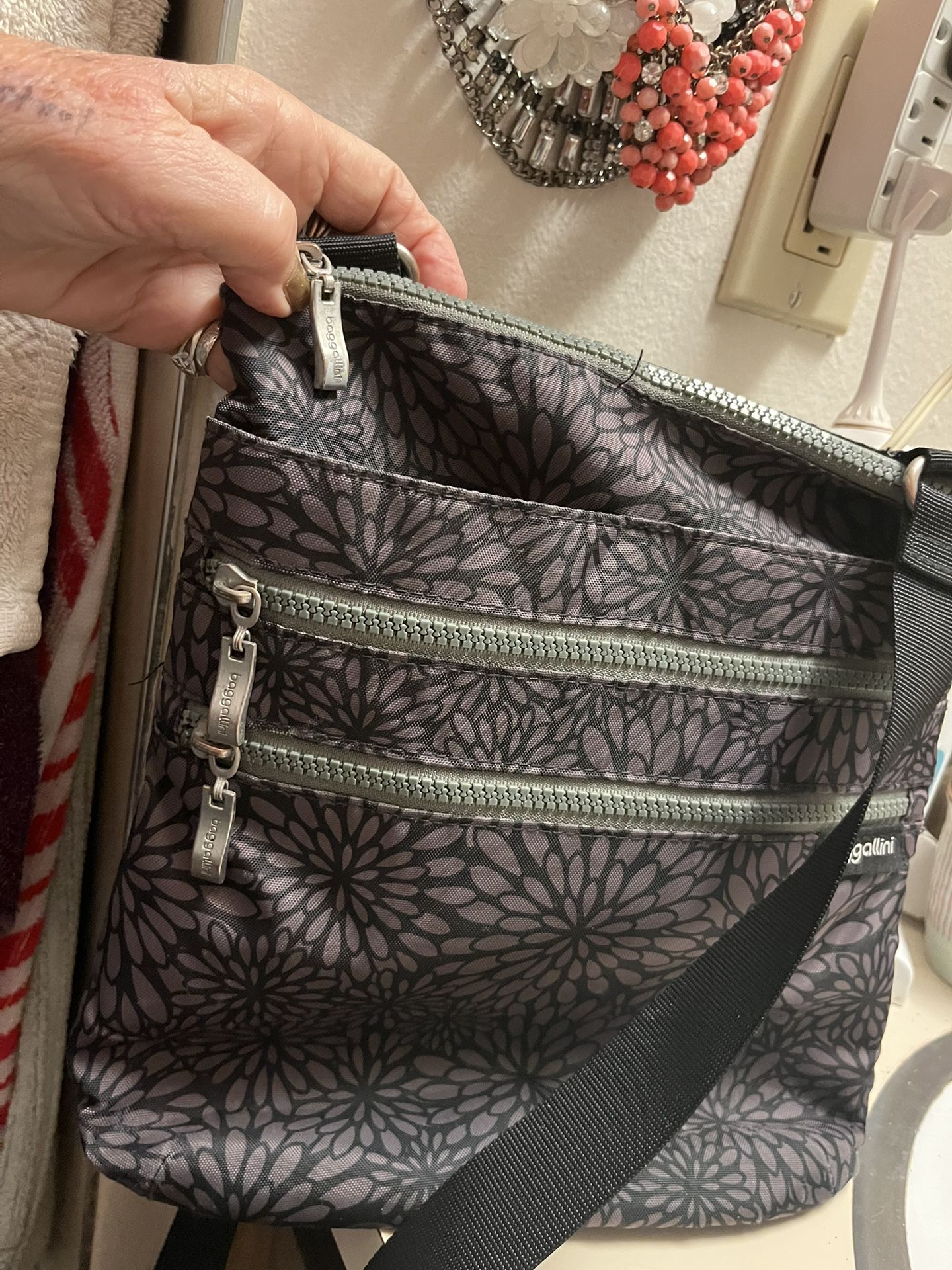 Baggallini Cross Bag/Messenger